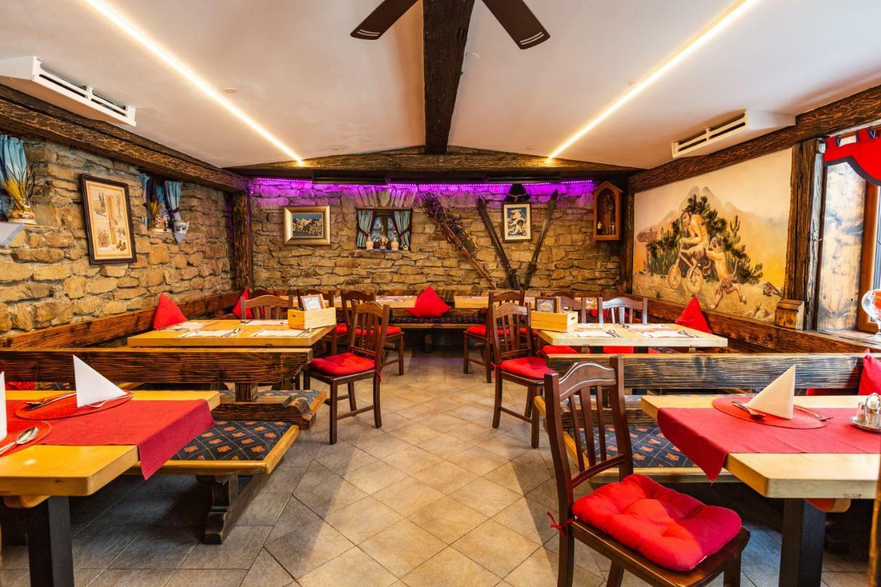 Party Hotel Taverne 오베르타우에른 외부 사진