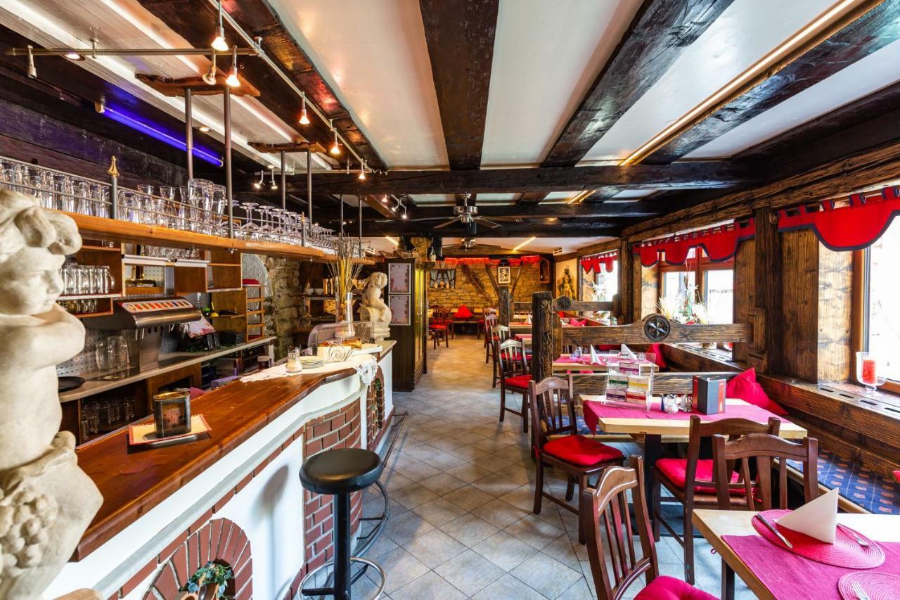 Party Hotel Taverne 오베르타우에른 외부 사진