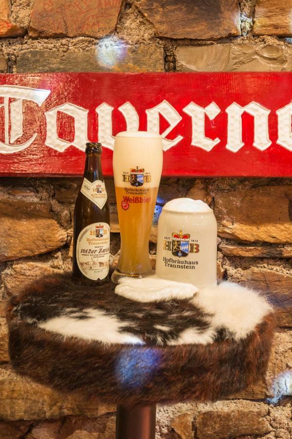 Party Hotel Taverne 오베르타우에른 외부 사진