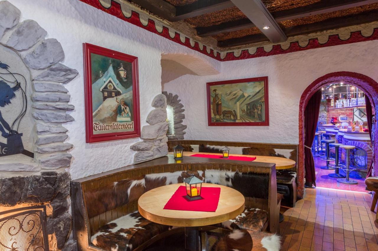 Party Hotel Taverne 오베르타우에른 외부 사진